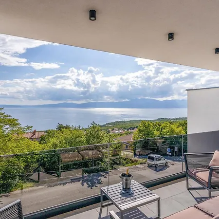 Сasa de vacaciones Amazing Home In Kostrena With Kitchen *