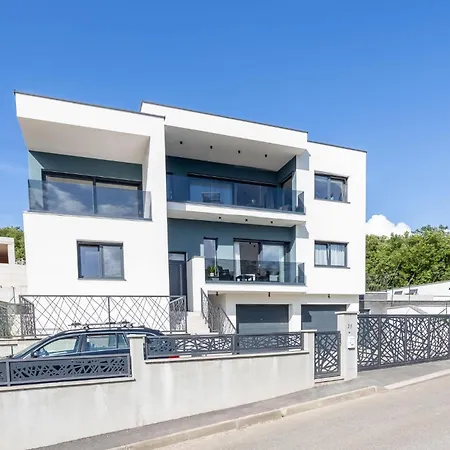 Сasa de vacaciones Amazing Home In Kostrena With Kitchen Kostrena