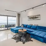 בית נופש Beautiful Home In Kostrena קוסטרנה