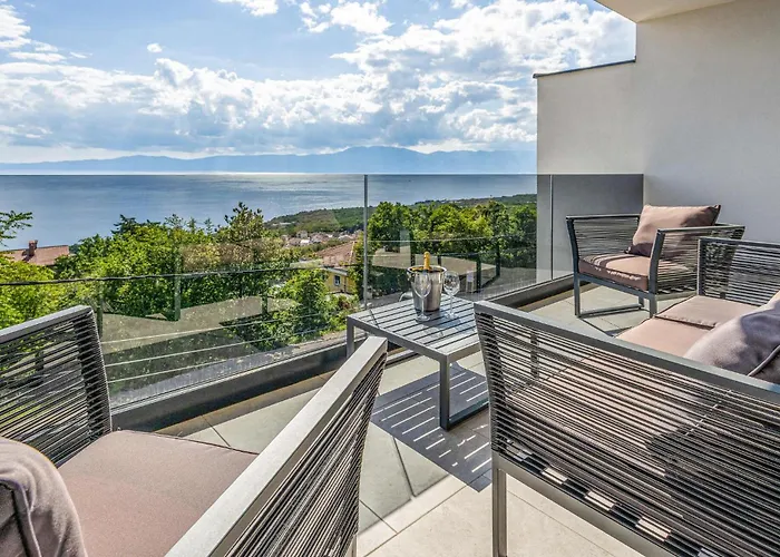 Amazing Home In Kostrena With Kitchen Vikendica *